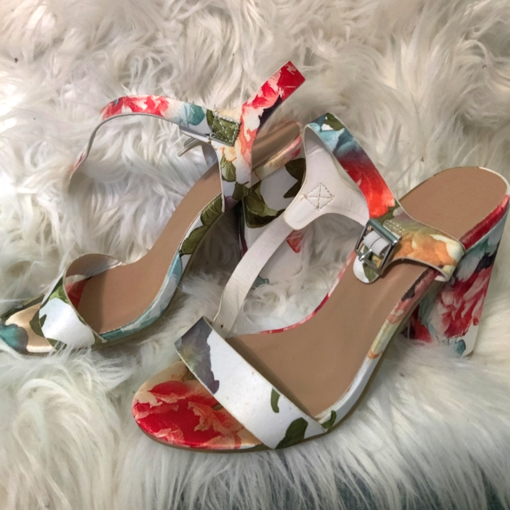 Bamboo, floral heels, size 8.5